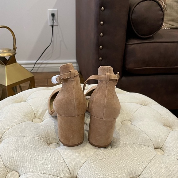 Ann Taylor - Close Toe Shoe - Picture 3 of 4